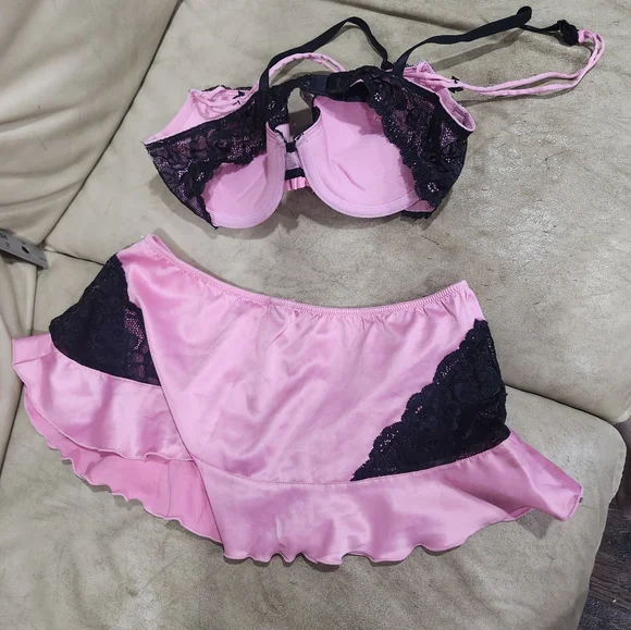 Y2K Jezebel Bright Pink Satin And Black Lace Bra Size 34C And Skirt Size S Set - Picture 6 of 6